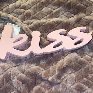 - Brand new wood Kiss decor 😘😘 this item is free with any purchase just mention